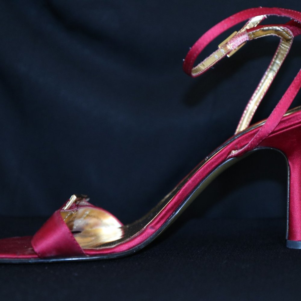 NINE WEST WINE PARTY SANDALS SIZE 8 1/2 USED